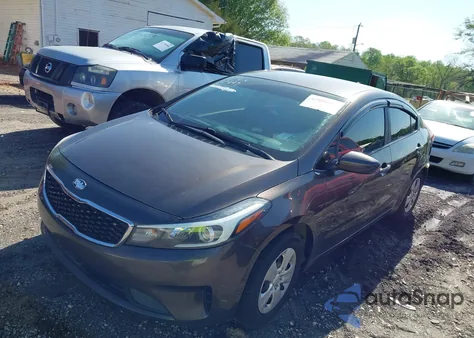 2017 Kia Forte Lx z USA, uszkodzony, nr VIN 3KPFK4A77HE136541